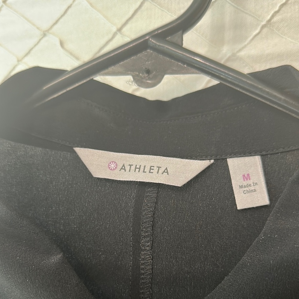 Athleta Black Casual Button Down Shirt - Picture 2 of 4